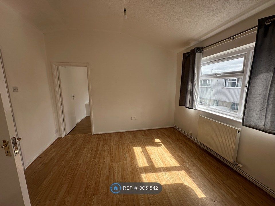 Property photo 3 of 6 Living Room