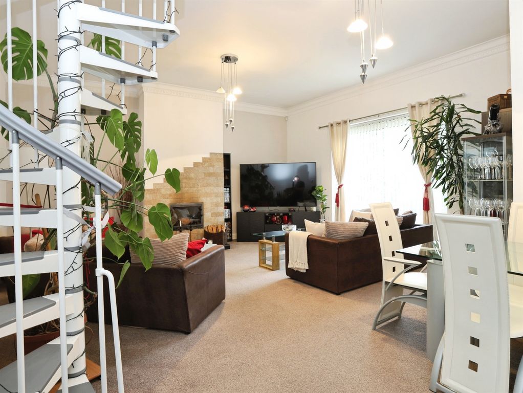 Property photo 3 of 49