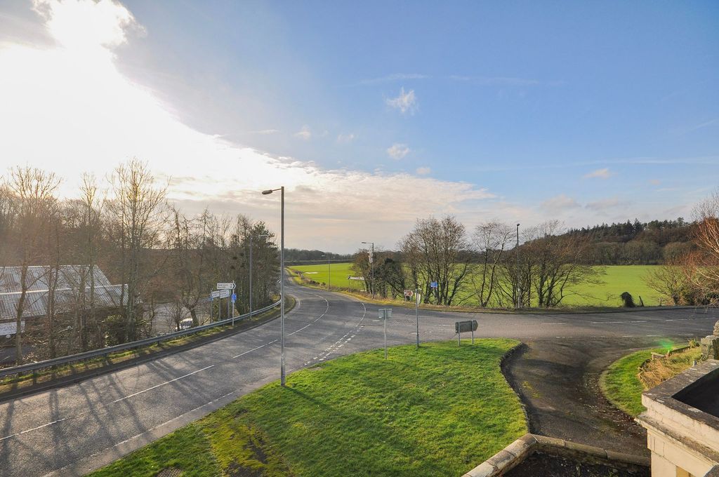 Property photo 2 of 31