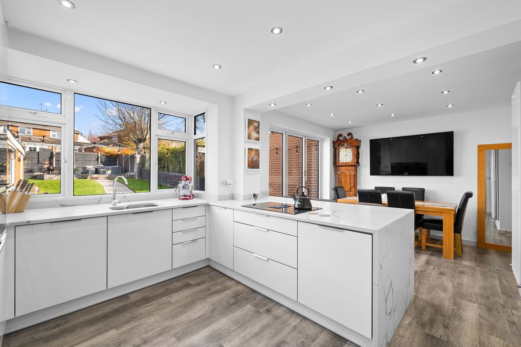 Property photo 2 of 35