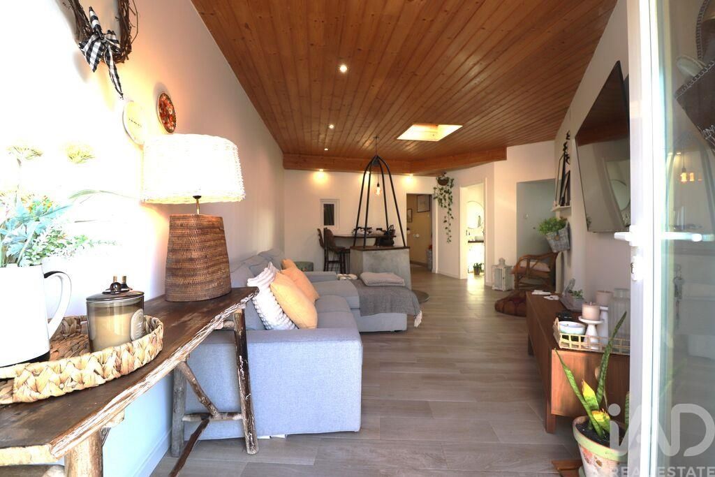 Property photo 2 of 31