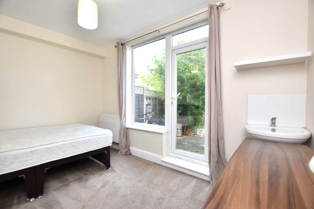 Property photo 2 of 11 3
