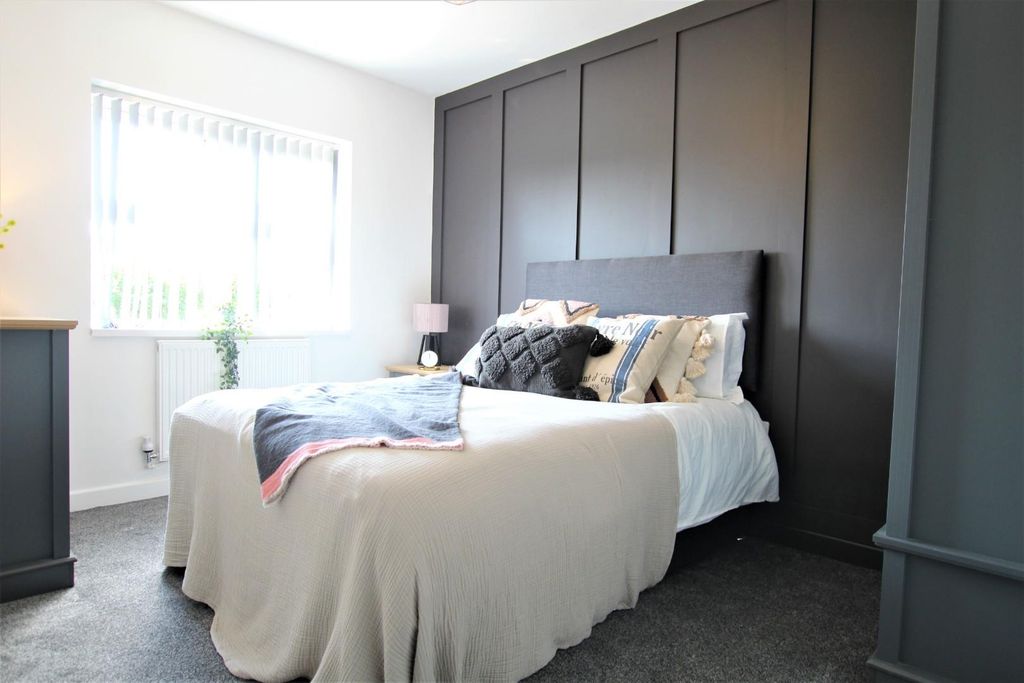 Property photo 1 of 16 Room 12 1