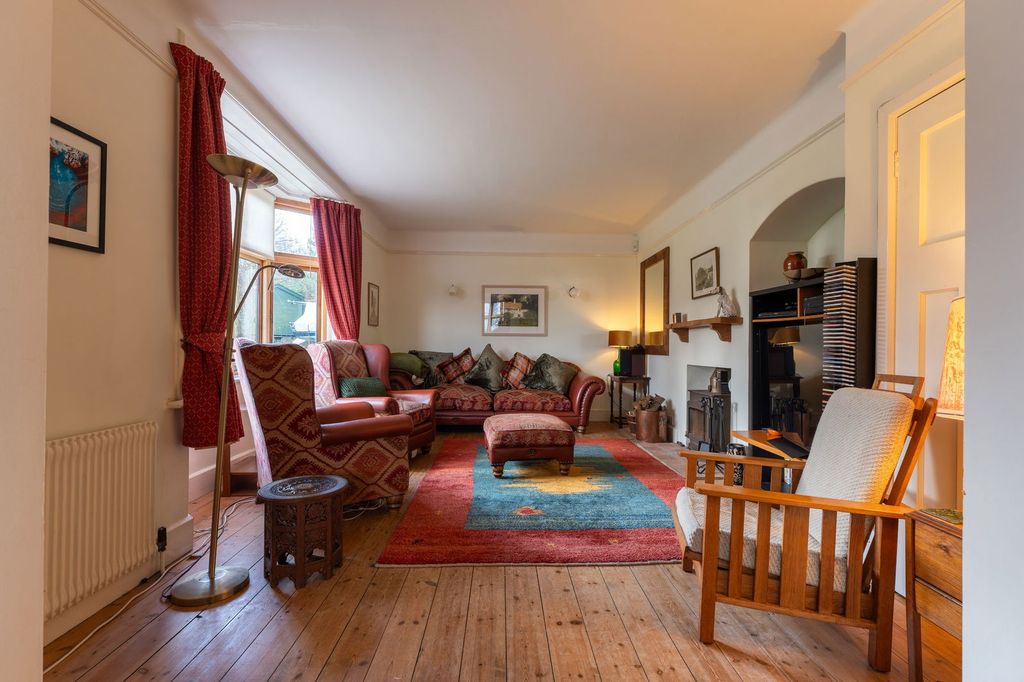 Property photo 3 of 31