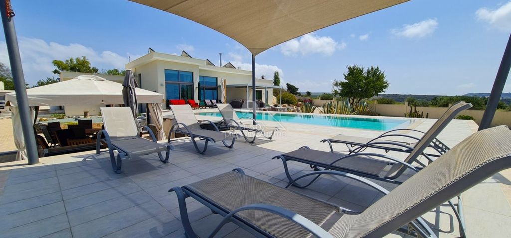 Property photo 2 of 78