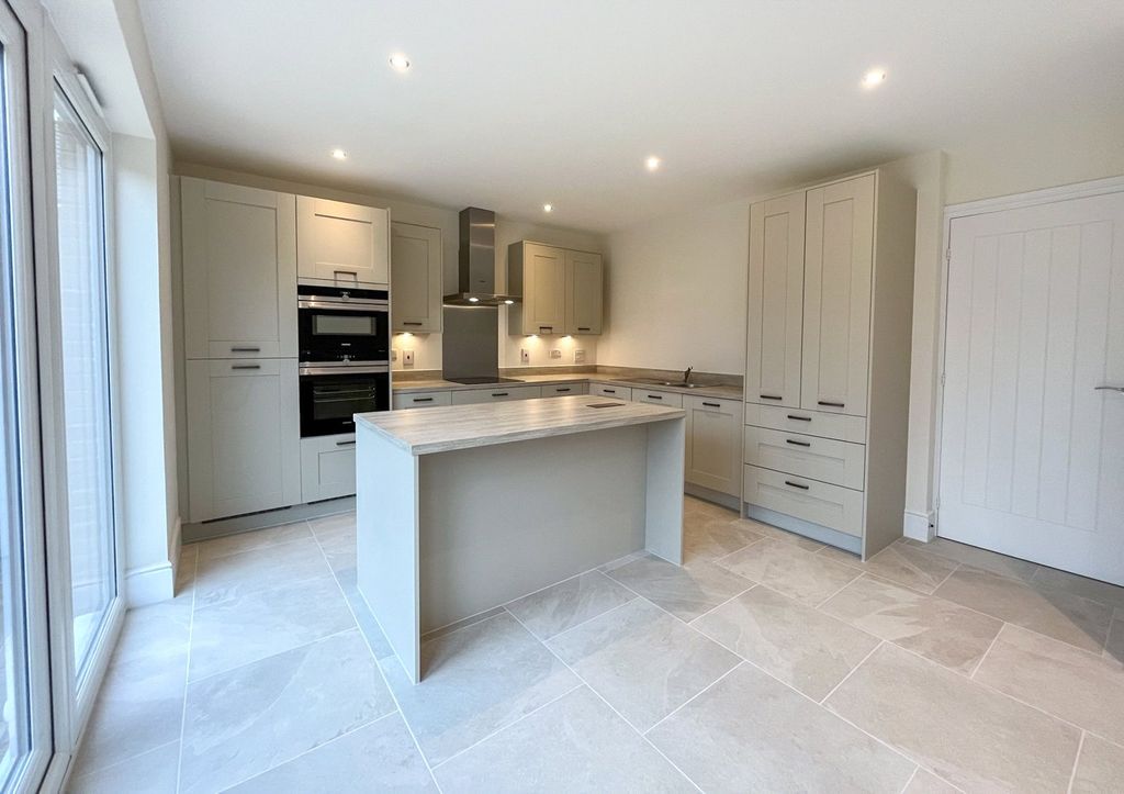 Property photo 2 of 24 Kitchen