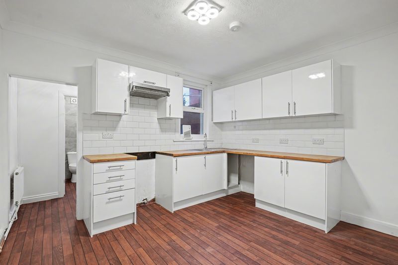 Property photo 1 of 9 Photo 8