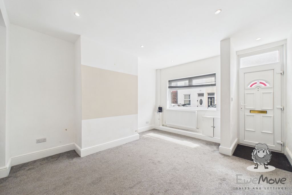 Property photo 2 of 9 Cam01866G0-Pr0555-Still016