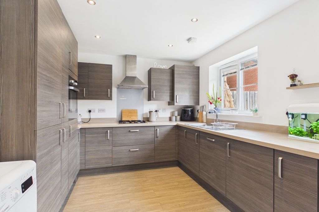 Property photo 2 of 22 Ewemove - Spalding - Witham Rd - Kitchen