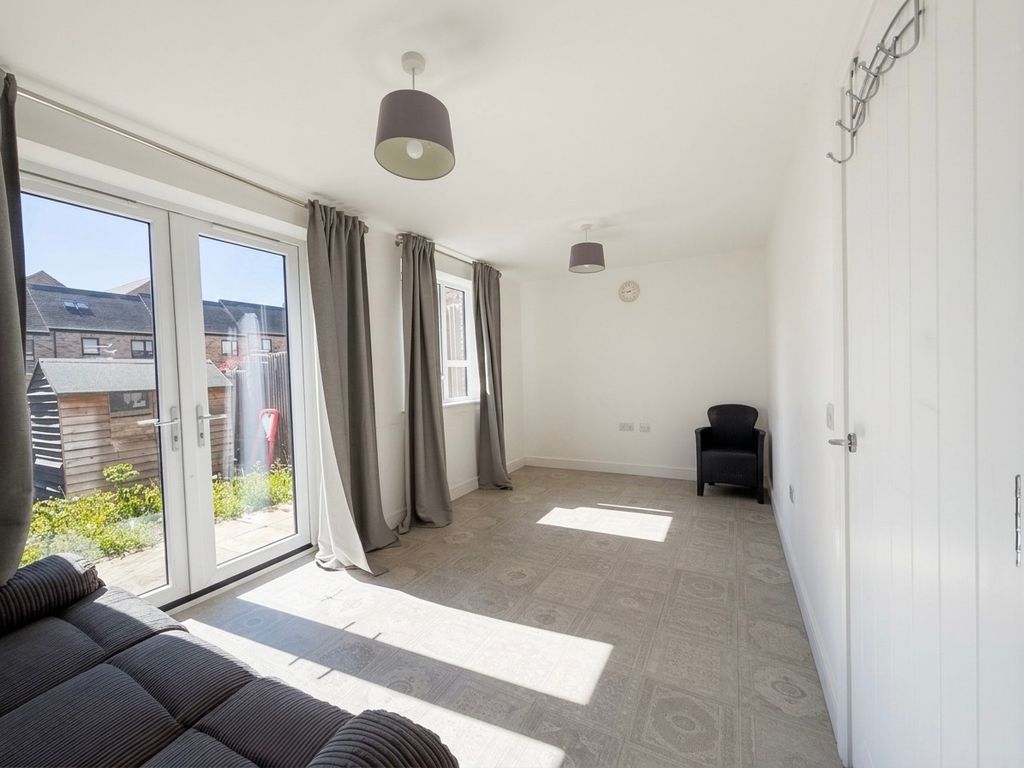 Property photo 2 of 11 Balcony