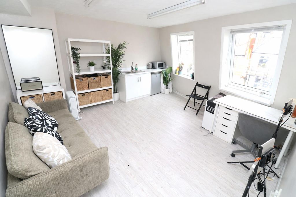 Property photo 1 of 5 Chatgpt Image Feb 27, 2026, 11_21_05 Am.Png