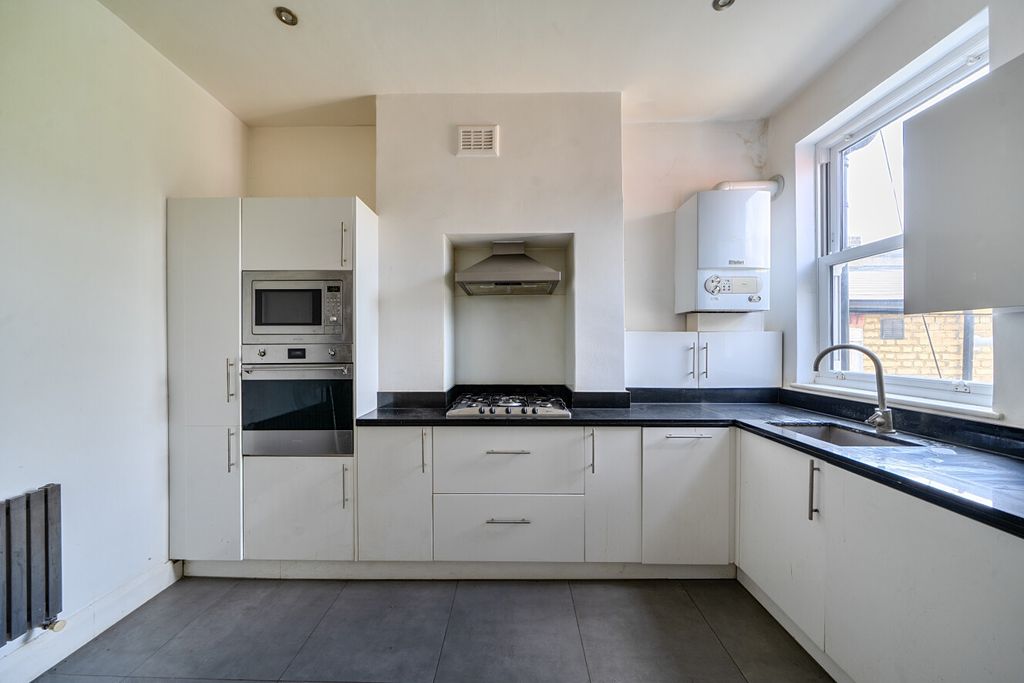 Property photo 2 of 12 1473080-7-6A21789...