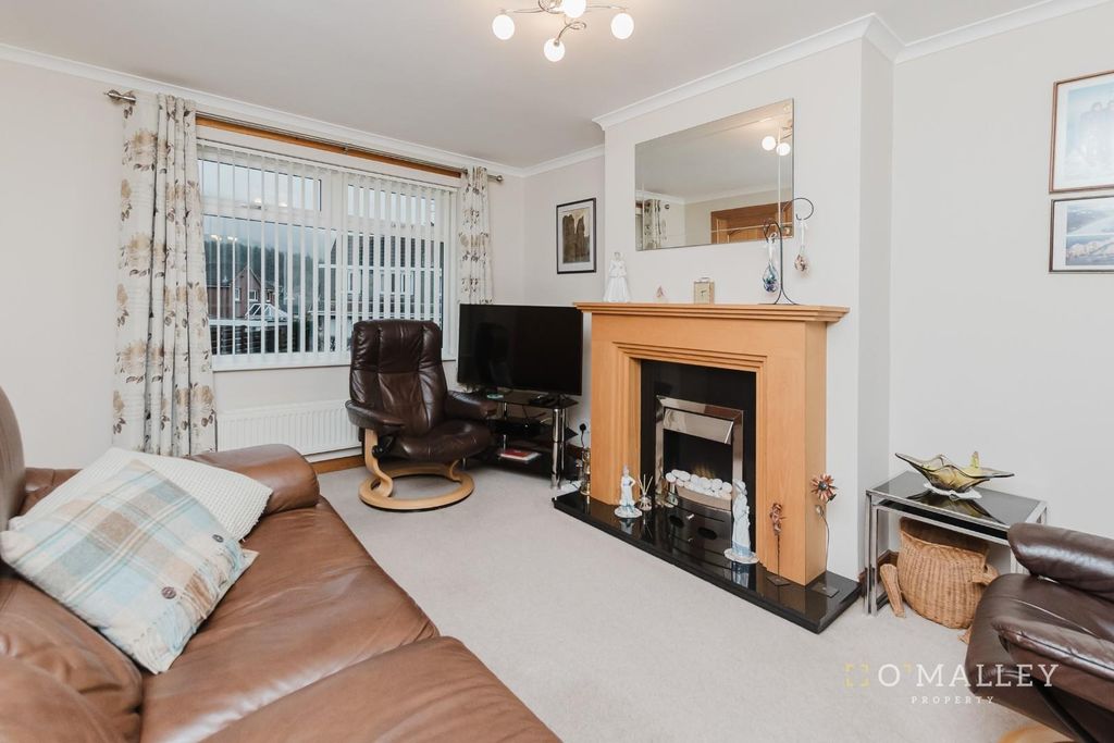 Property photo 3 of 14 Lounge