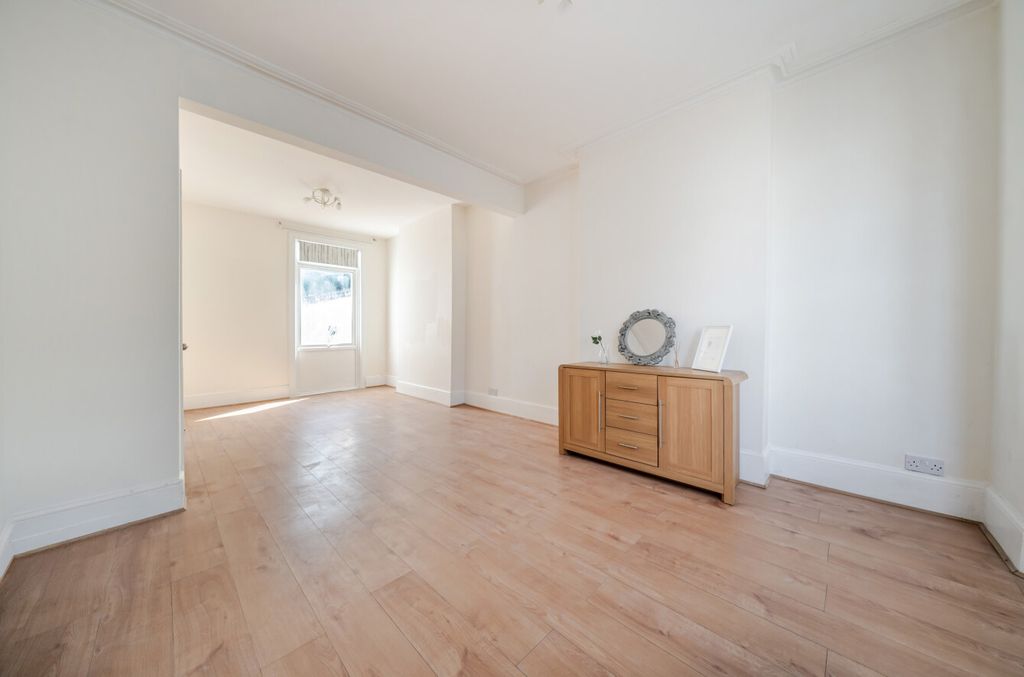 Property photo 3 of 20 1494575-12-6A565c...