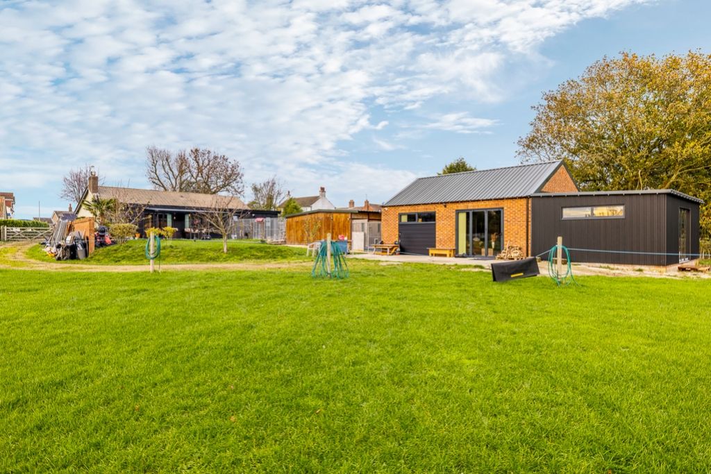 Property photo 2 of 42 Green Pastures (Alford)-22