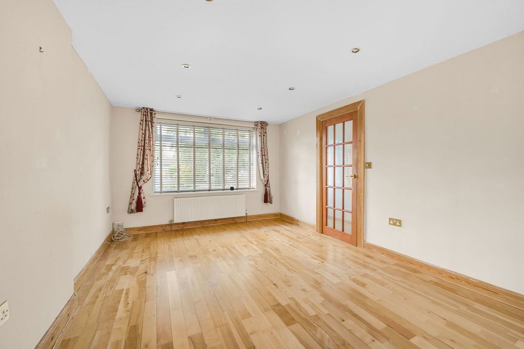 Property photo 2 of 26