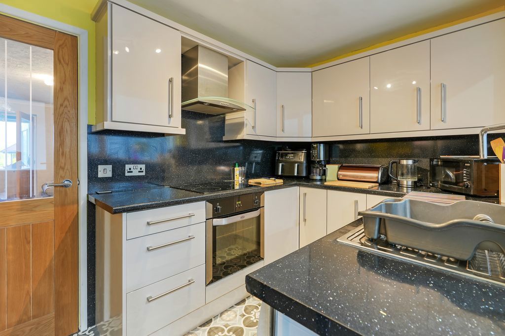 Property photo 3 of 23