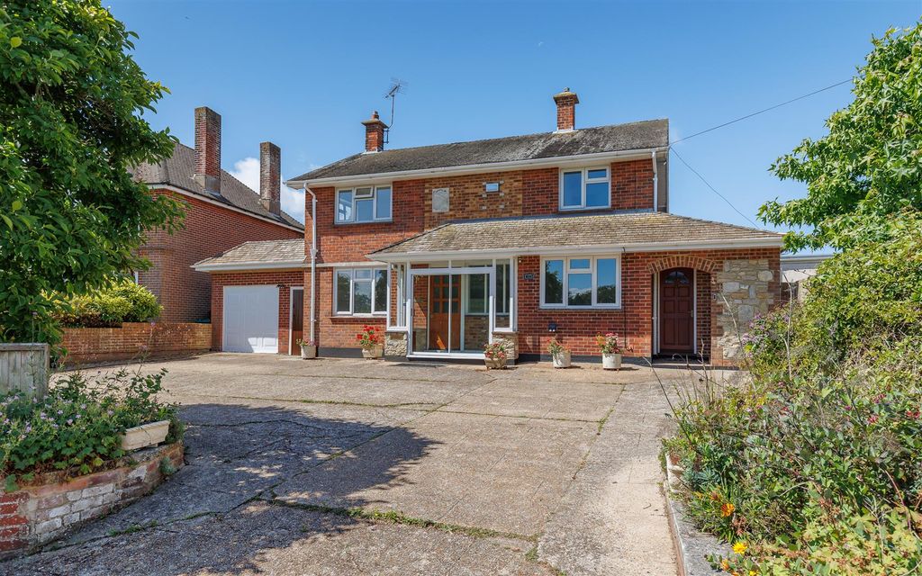 Property photo 1 of 34 Desirable Location In Cowes