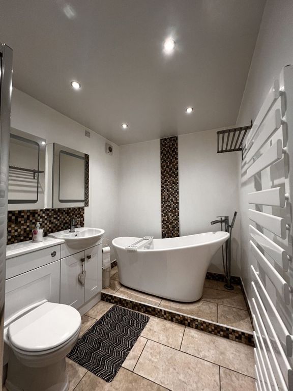 Property photo 2 of 36