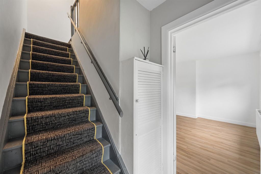 Property photo 3 of 25 Ali Watt Photographer Roslea Properties Park Way-