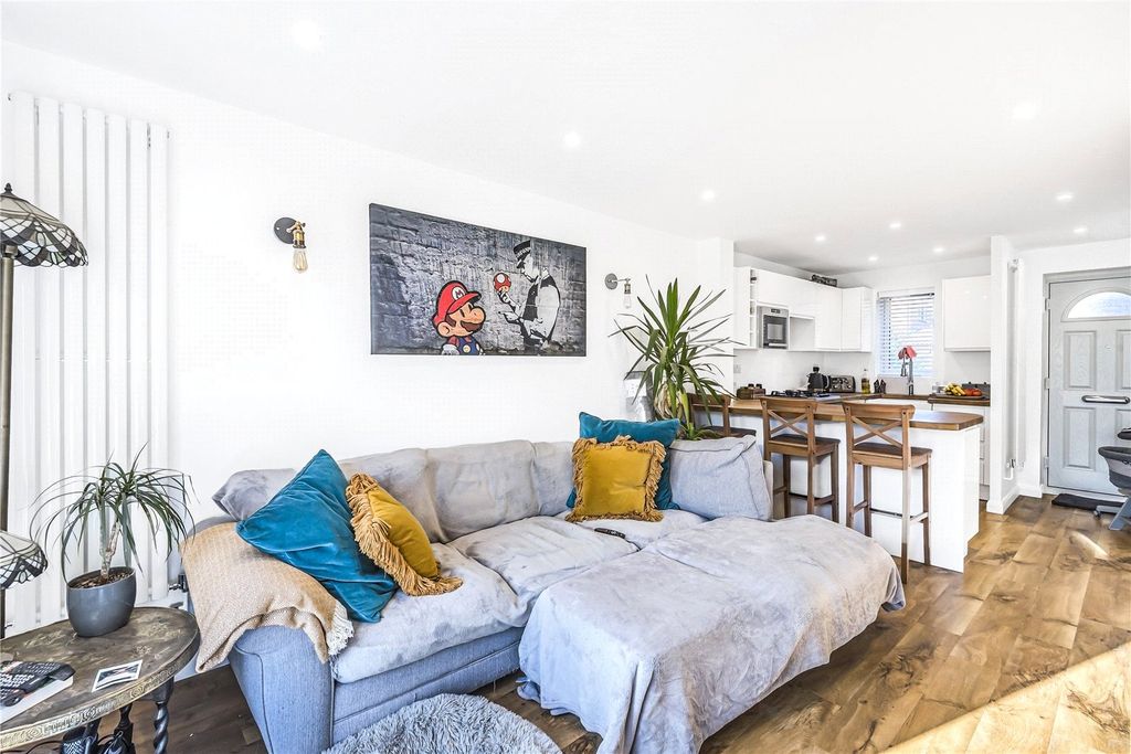 Property photo 2 of 12 Picture No. 17