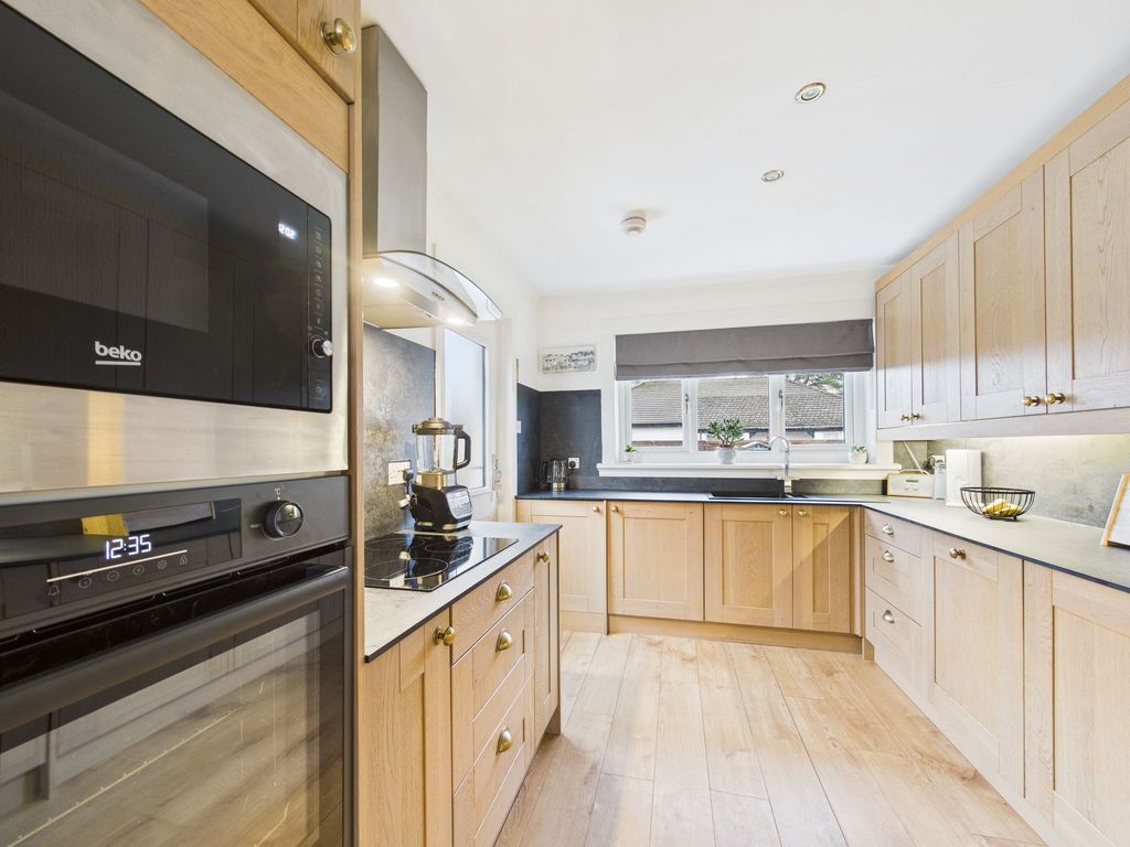 Property photo 3 of 14 Kitchen