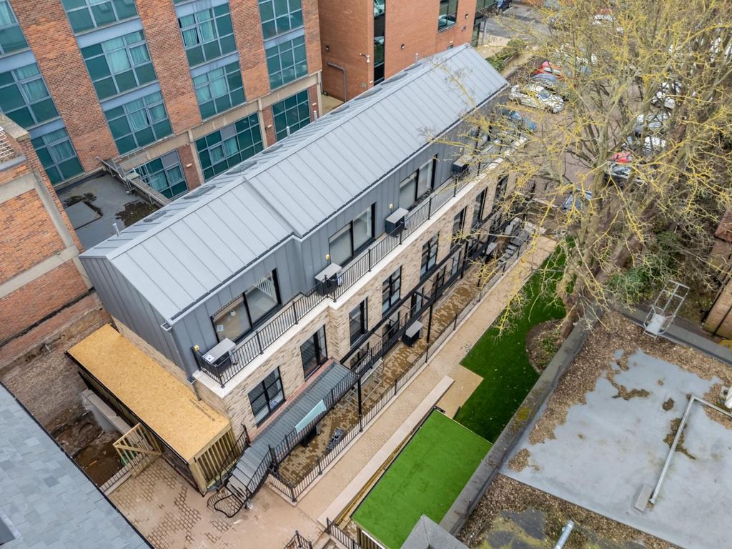 Property photo 3 of 15 Blossom Street-11.Jpg