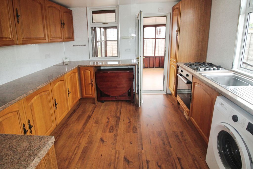 Property photo 3 of 19 Kitchen.Jpg