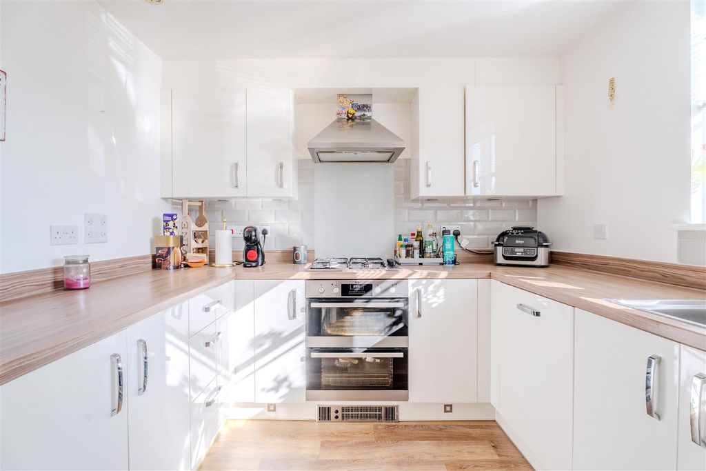 Property photo 2 of 21 63Howatson-19.Jpg