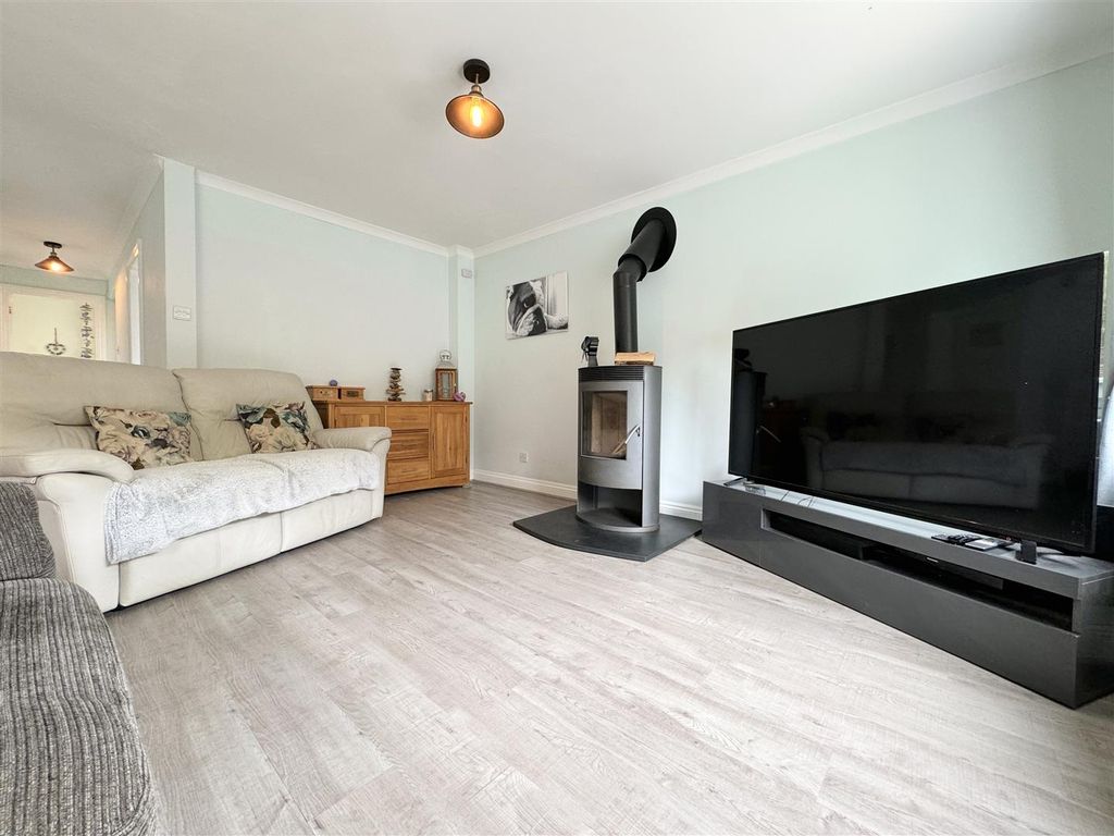 Property photo 2 of 26 Lounge