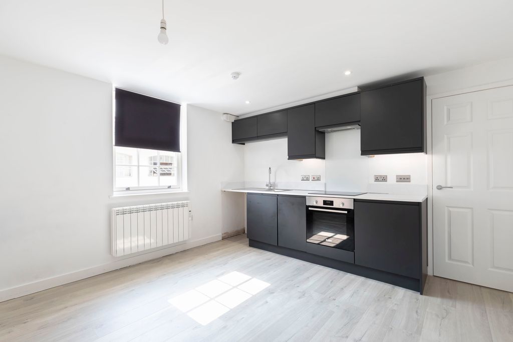 Property photo 1 of 6 Flat 3, 10E-02