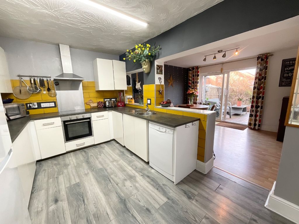 Property photo 3 of 27 4788399