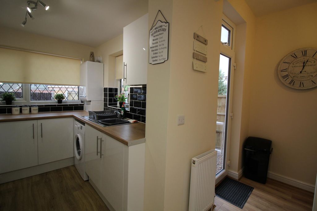 Property photo 1 of 5 Kitchen