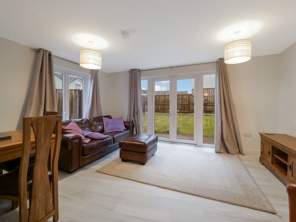 Property photo 3 of 16 Lounge