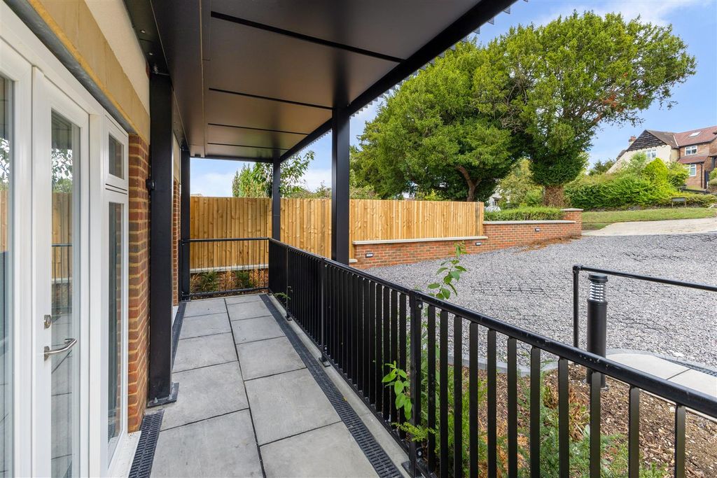 Property photo 1 of 6 114531_Flat-3-8-Coulsdon-Road-3.Jpg