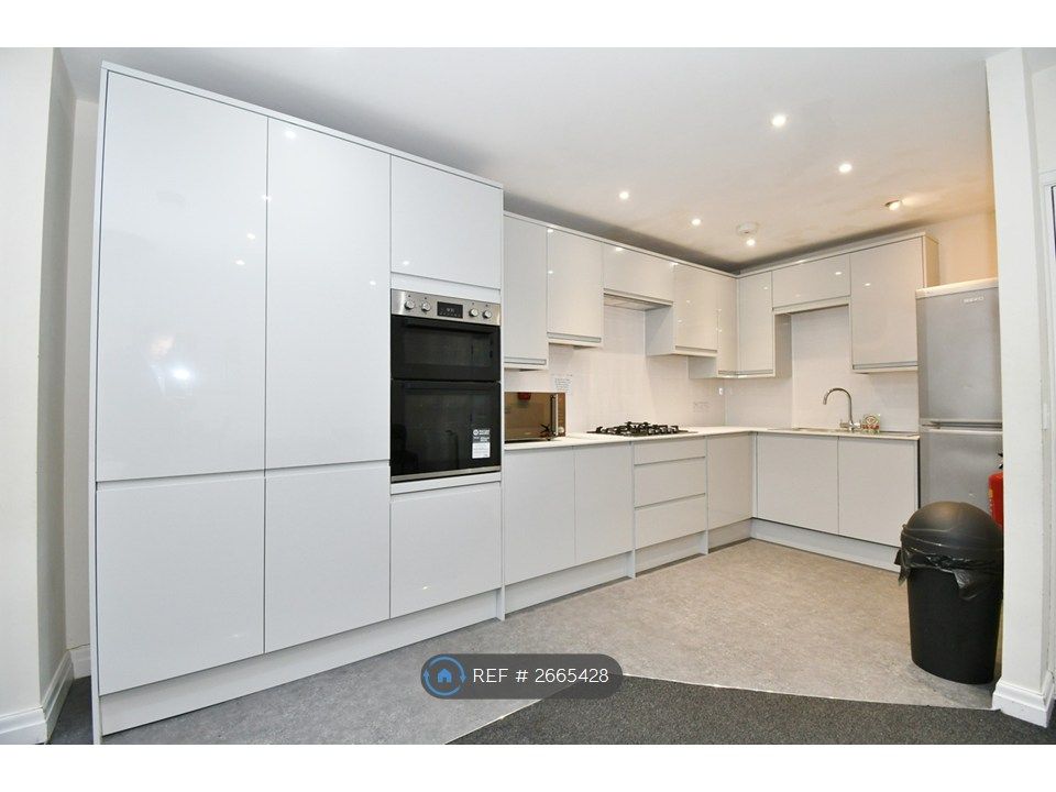 Property photo 2 of 17 Kitchen