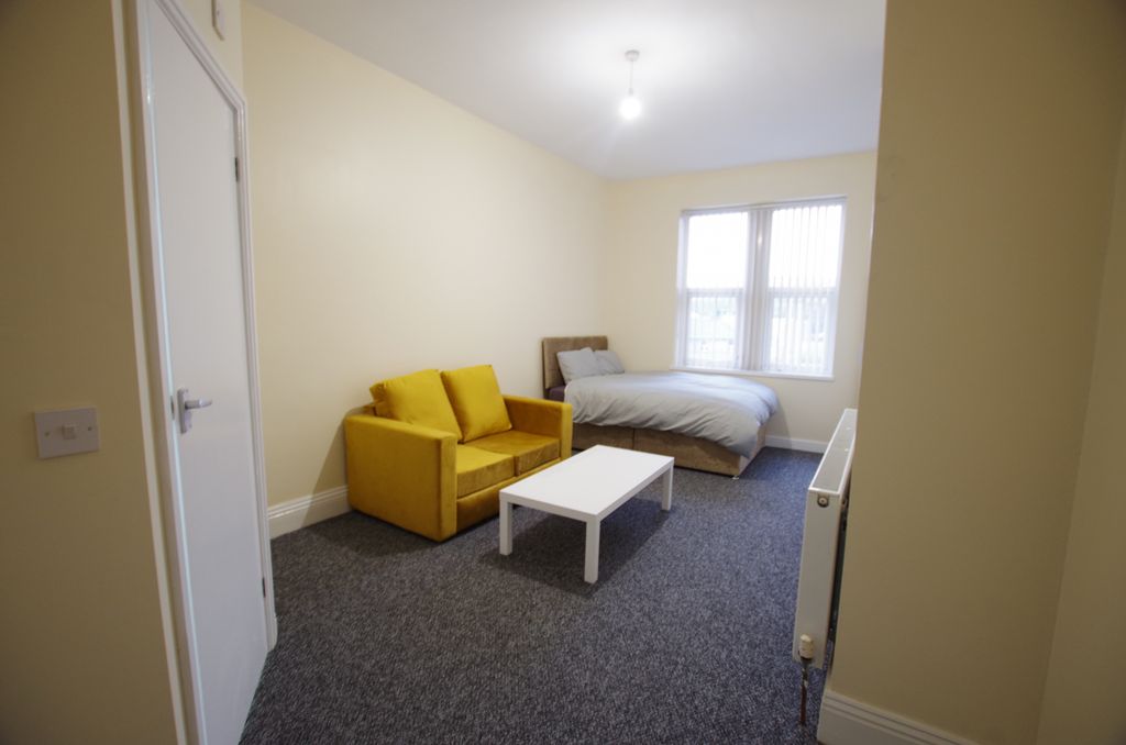 Property photo 1 of 8 13A Briggate, Room 2, Shipley, Bd17 7Bp