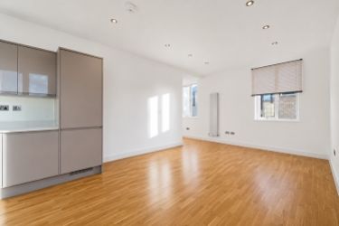 Property photo 3 of 6 E6c275d4-44E9-499d-A300-62F8A11562F2
