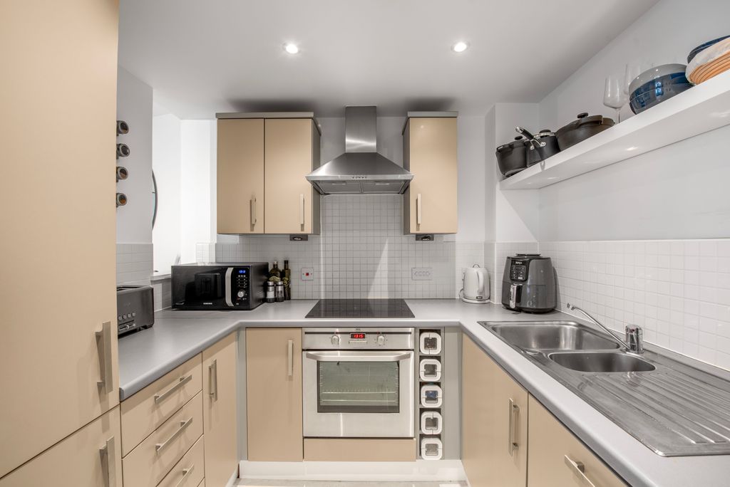 Property photo 2 of 17 Kitchen