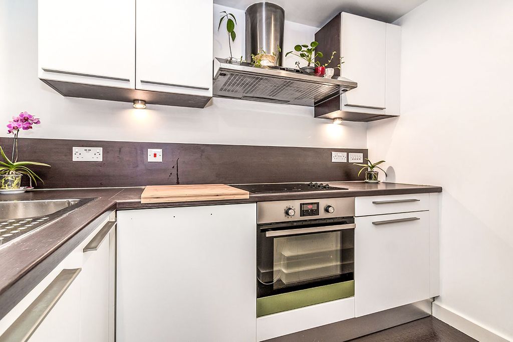 Property photo 3 of 8 Kitchen