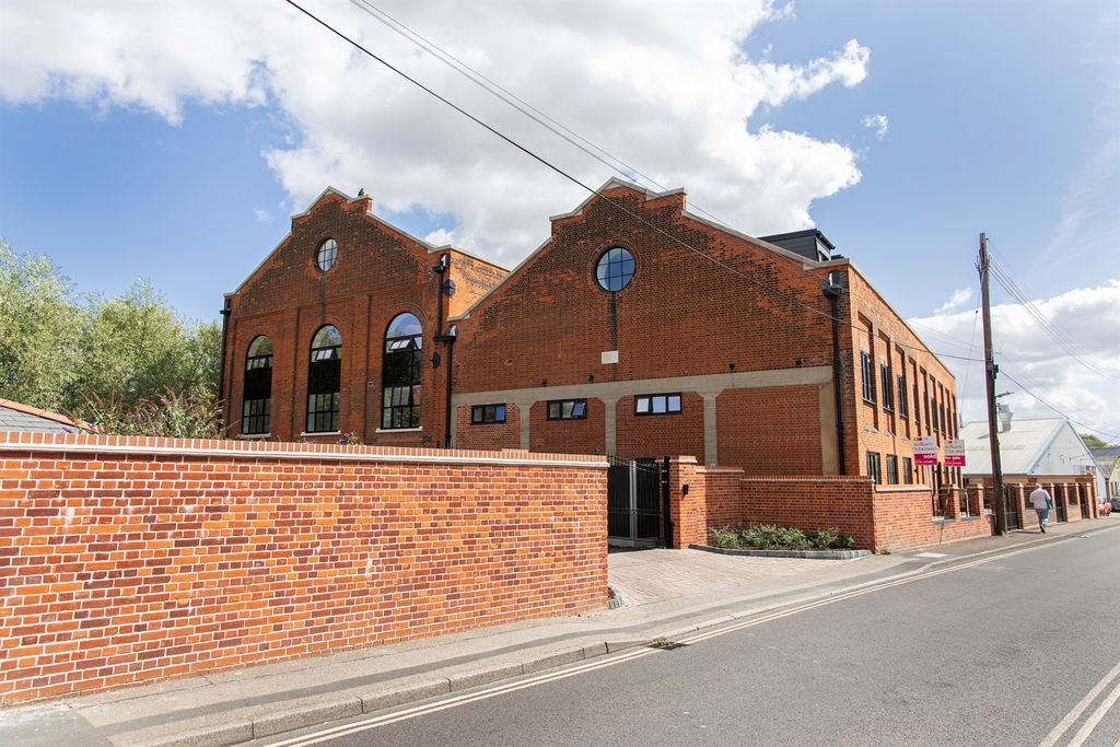Property photo 1 of 33