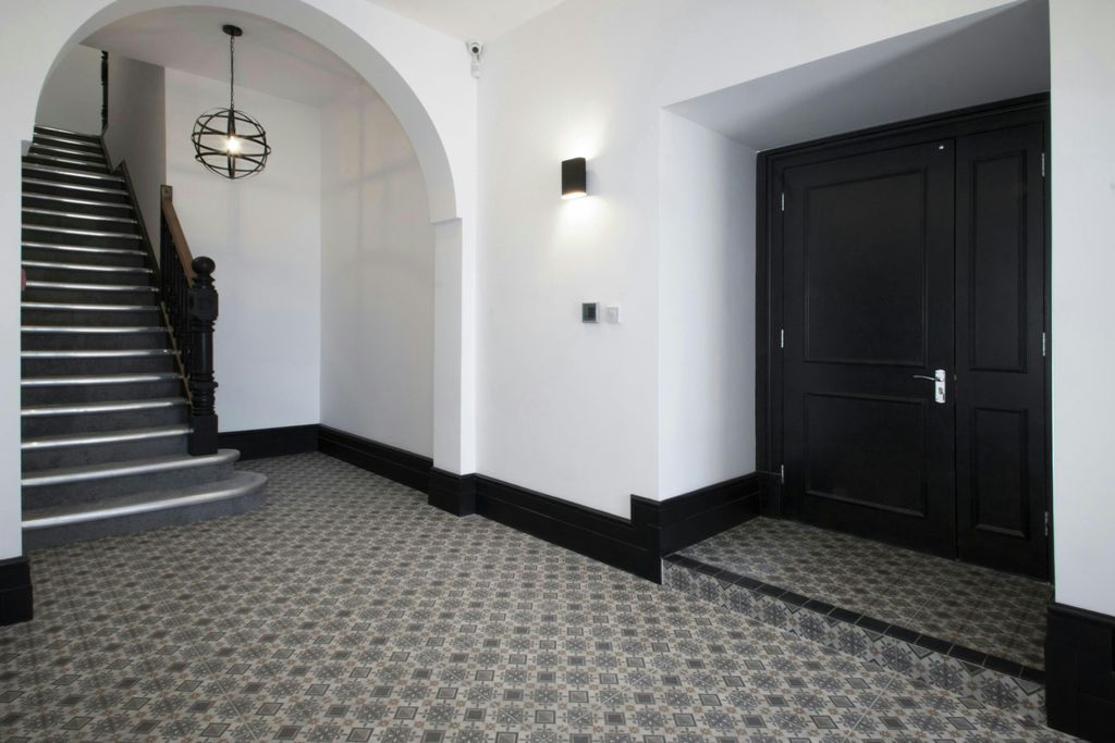 Property photo 2 of 15 Hallway.Jpg