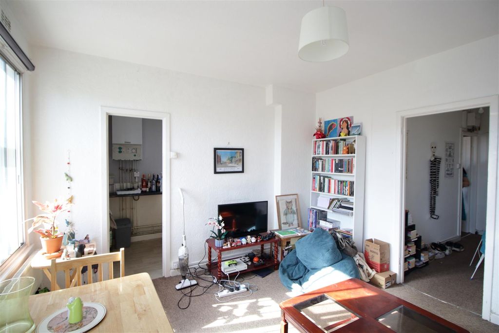 Property photo 2 of 9 Eden Harper Brixton Hill Court