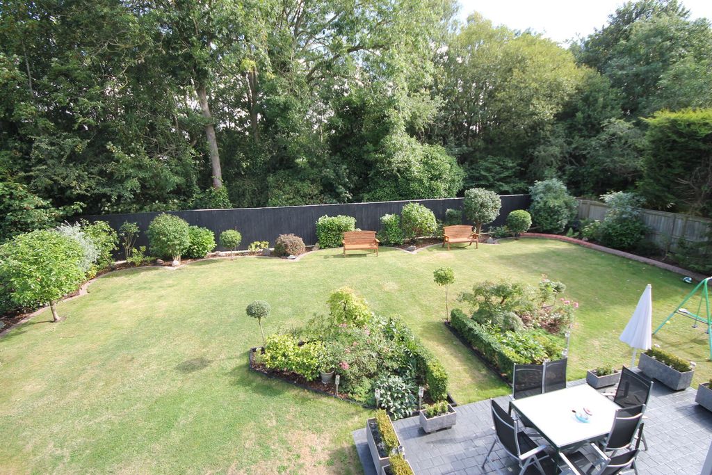 Property photo 2 of 45 Rear Garden