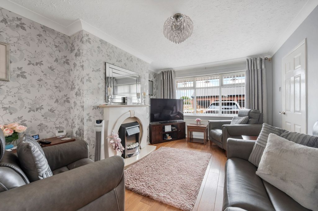 Property photo 3 of 34