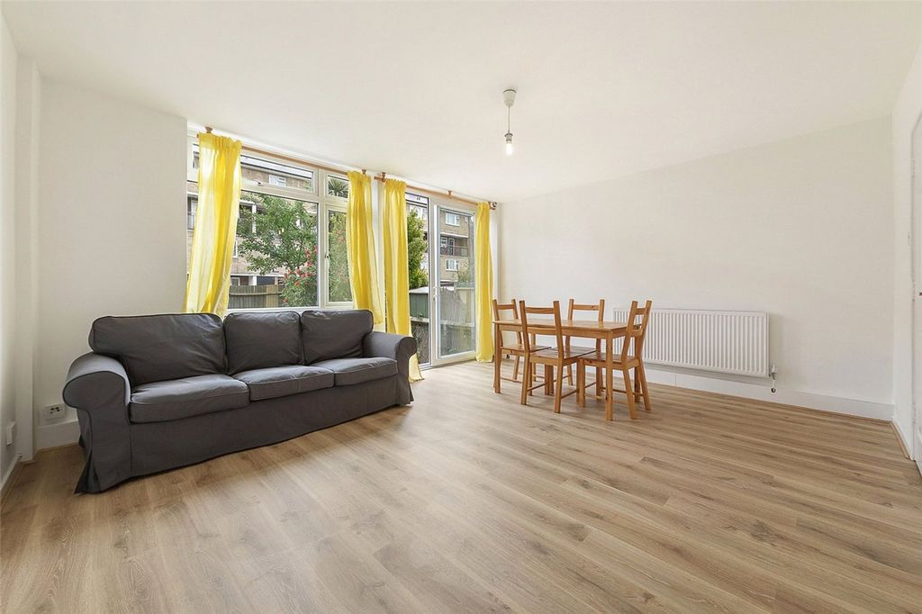 Property photo 1 of 14 Roberta Street E2