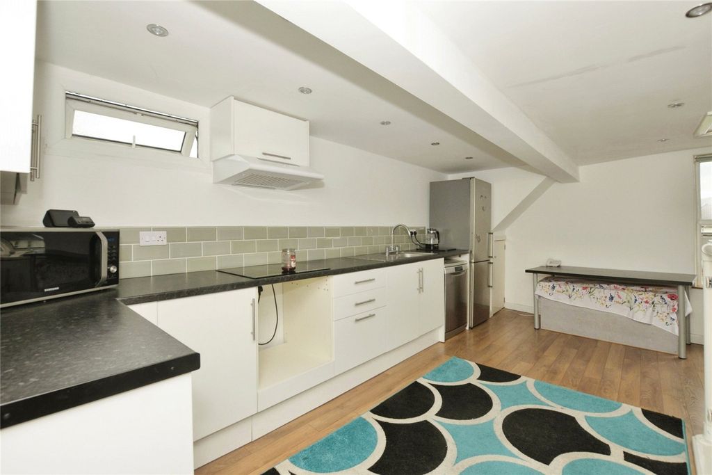 Property photo 3 of 16 Picture No. 02