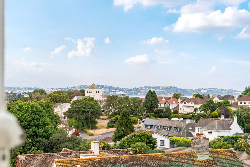 Property photo 3 of 18 1-6A67B528d9c4c-1...
