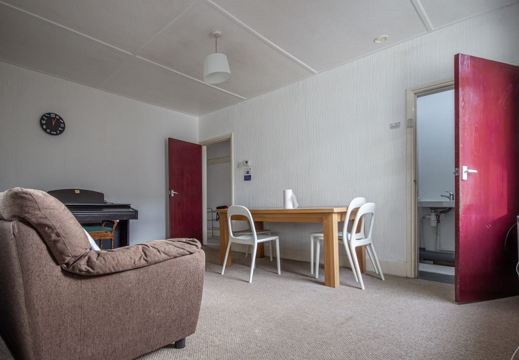 Property photo 3 of 11 3