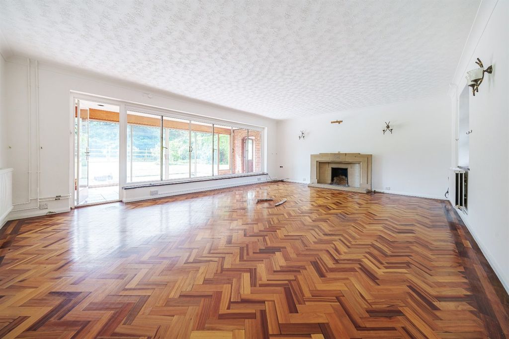 Property photo 3 of 17 Living Room